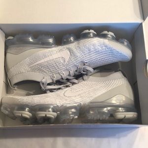 LIKE NEW! Nike Vapormax flyknit 3 shoe, size 13